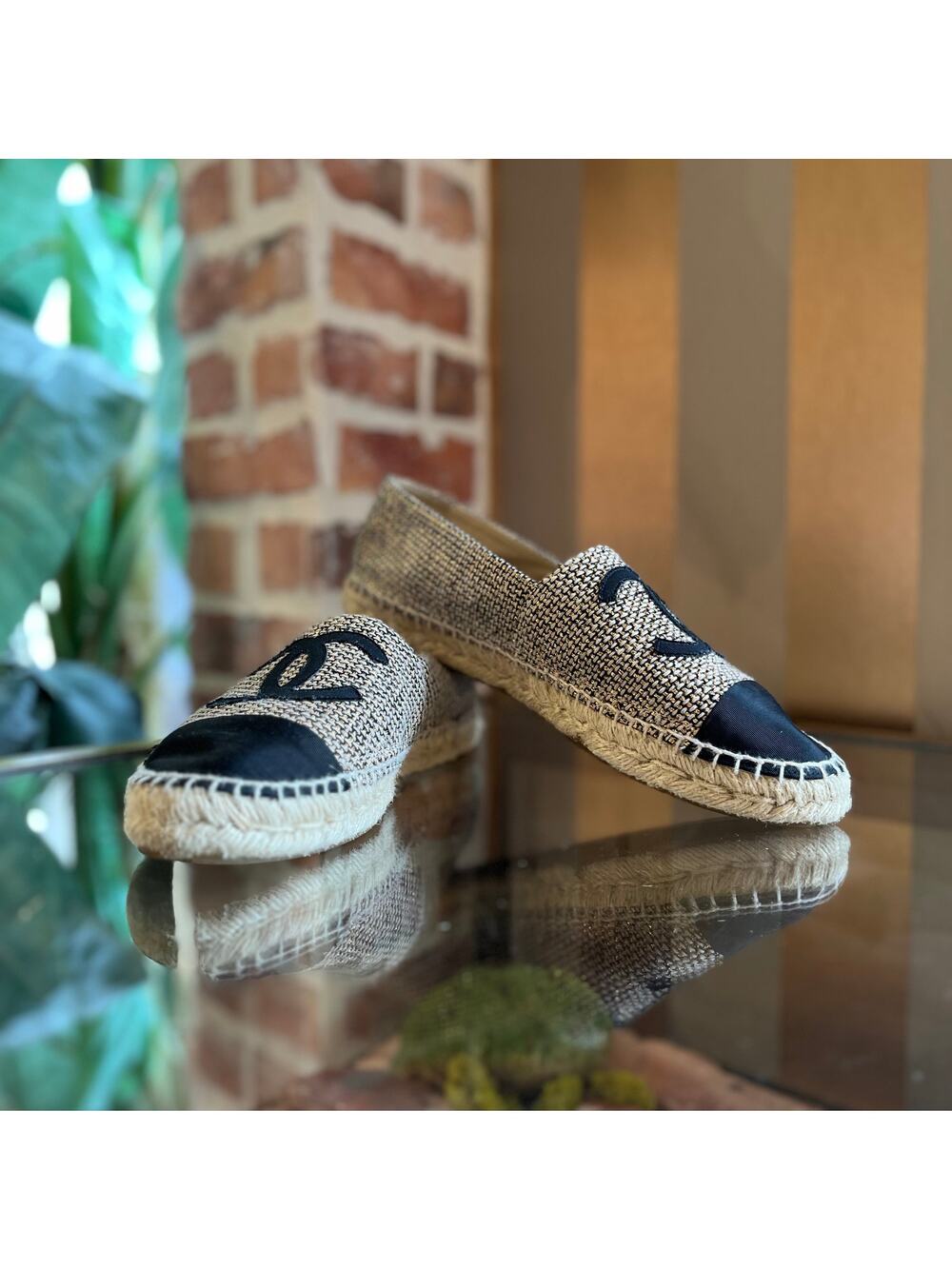 CHANEL CC Gold Black Tweed Grosgrain Espadrilles SZ 41 (US 11)